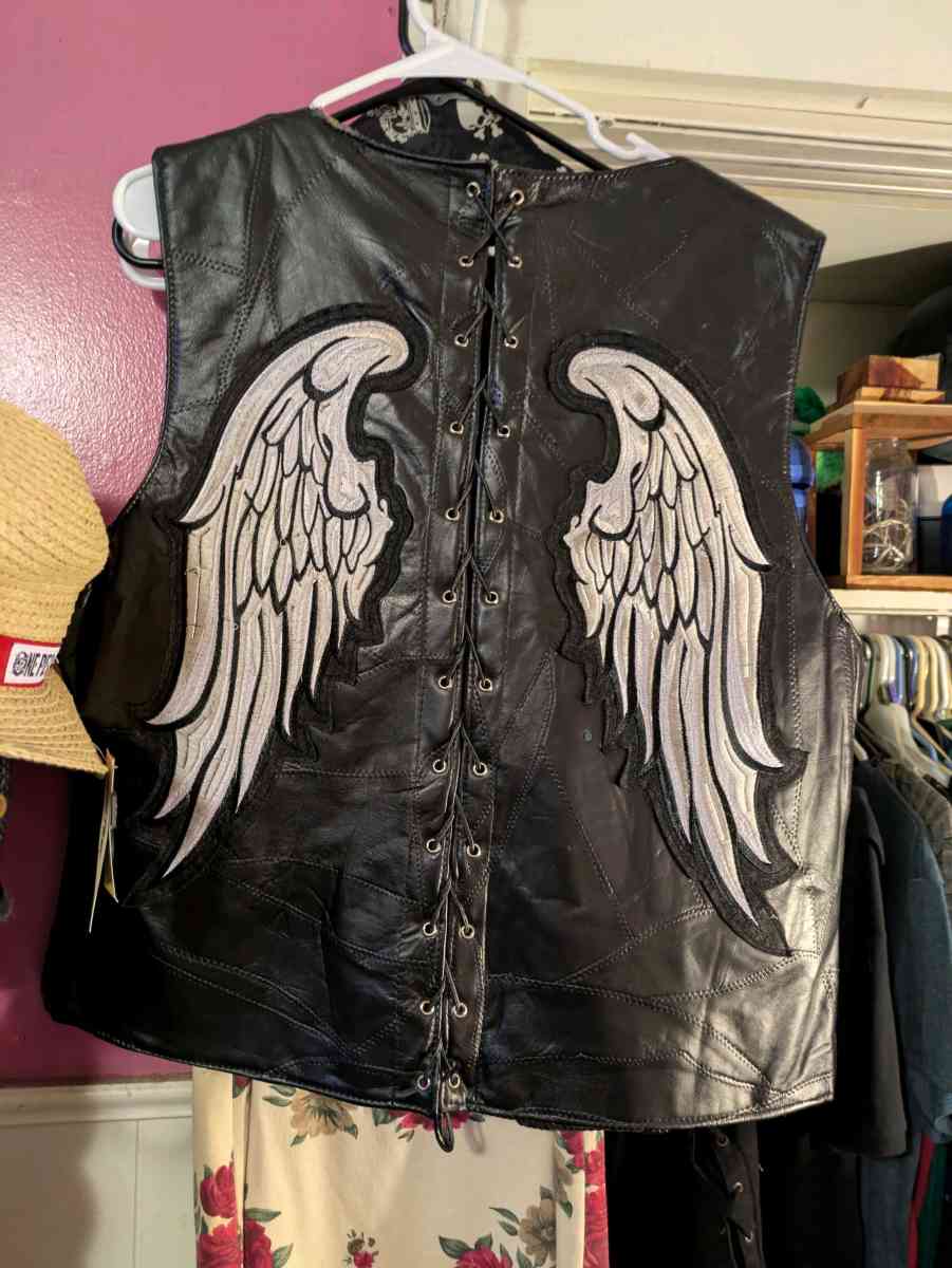 Real leather wing vest - Morrilton, Arkansas - FleaMarketBay