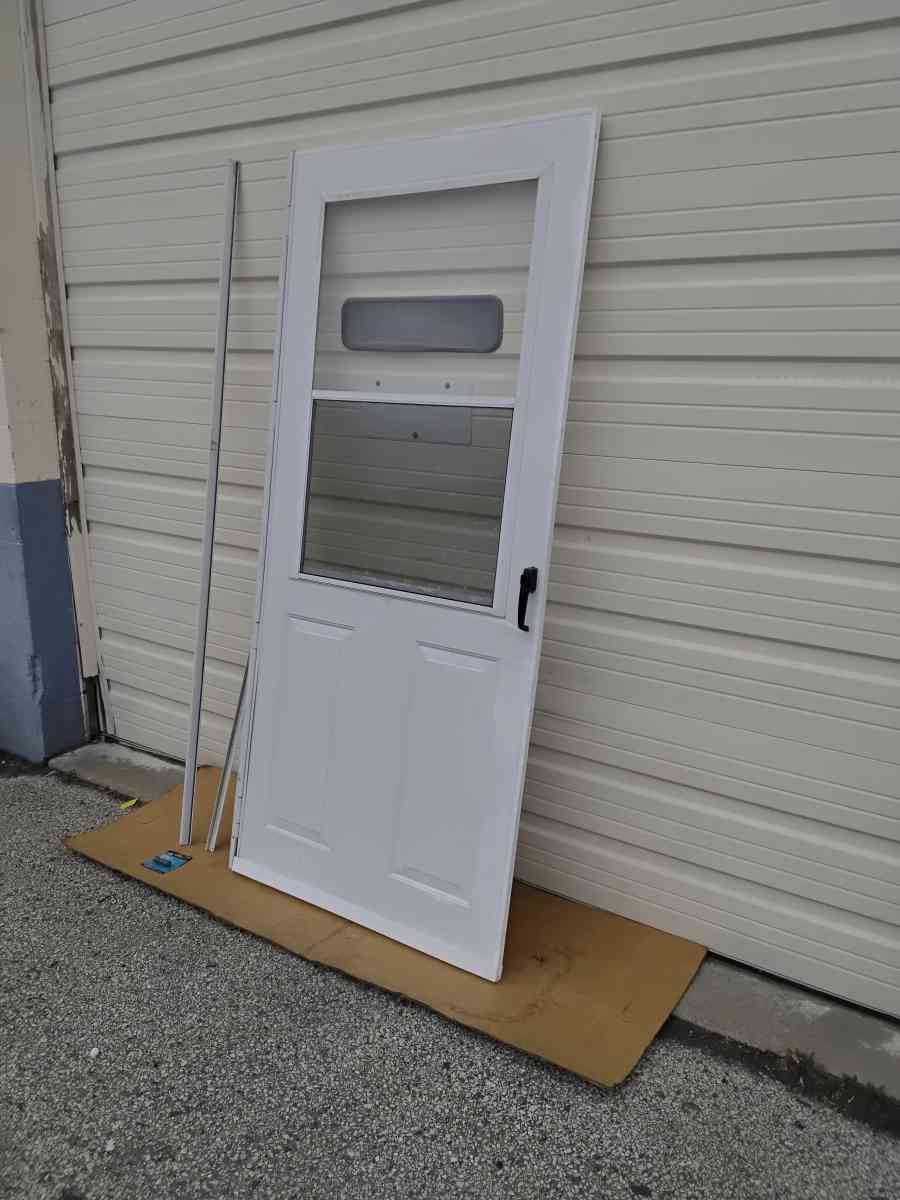 Nice White Storm Door With Screen LH Swing  Like New - Williamstown, New Jersey - FleaMarketBay