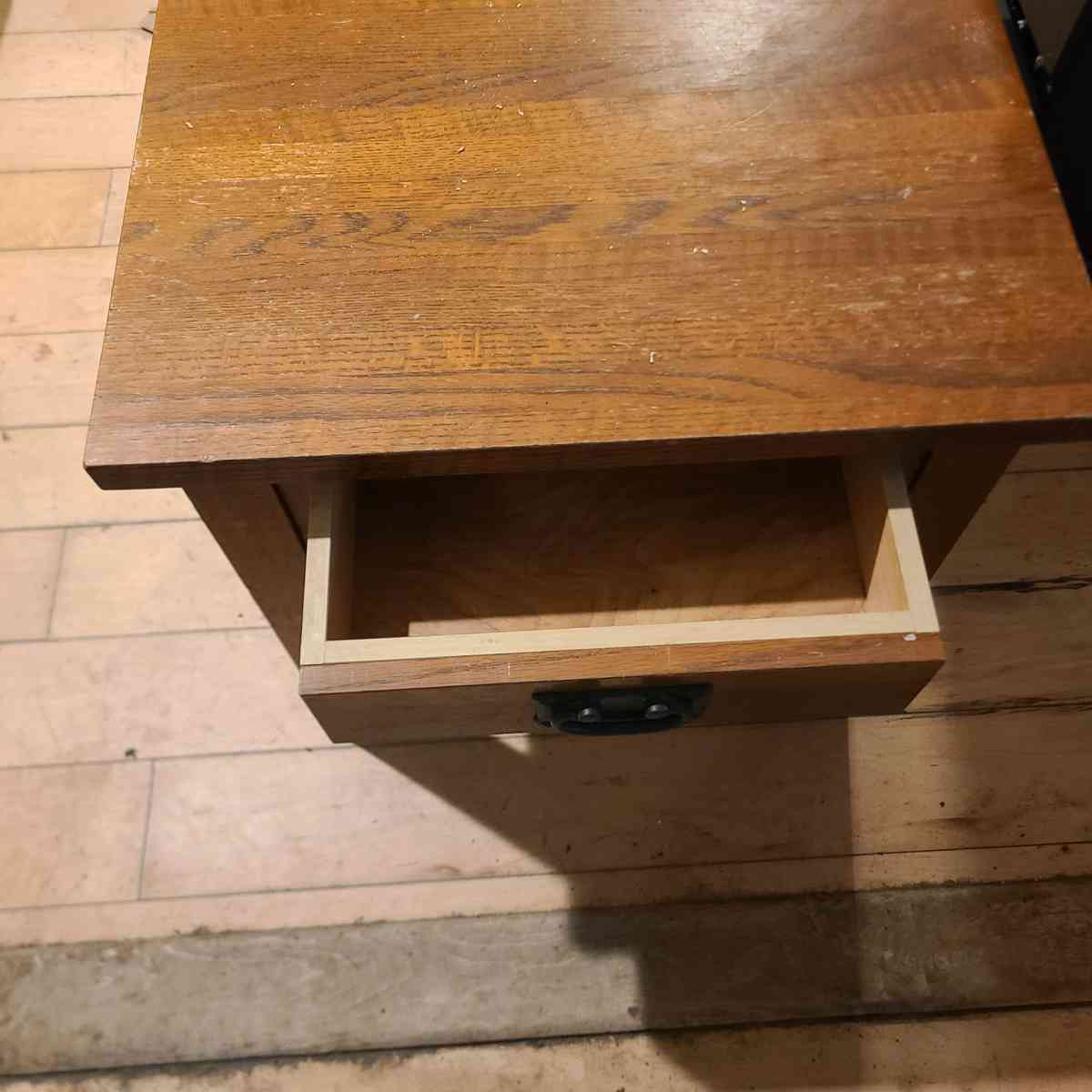 Solid wood end or side table - Moncks Corner, South Carolina - FleaMarketBay