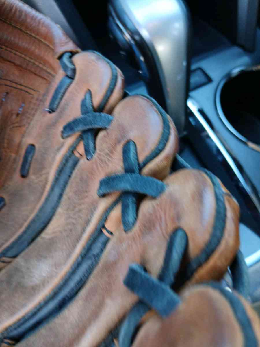 13 inch Softball Glove - Placentia, California - FleaMarketBay