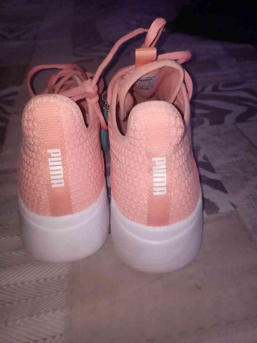 New Puma Sneakers Size 10  Comfort