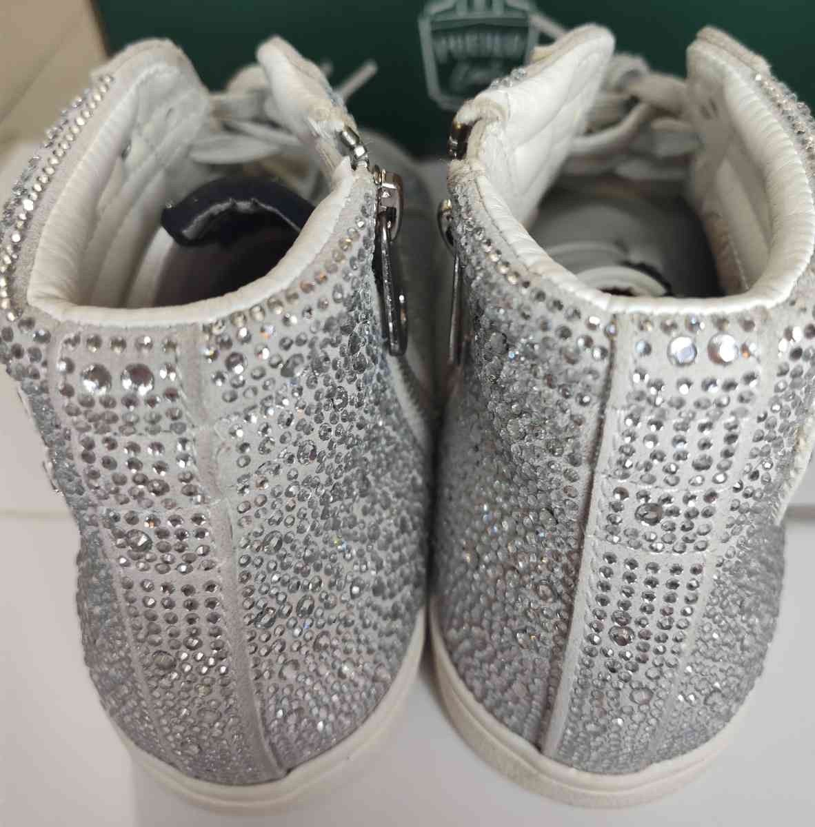 Bonitos tenis marca VH original design - Rockville, Maryland - FleaMarketBay