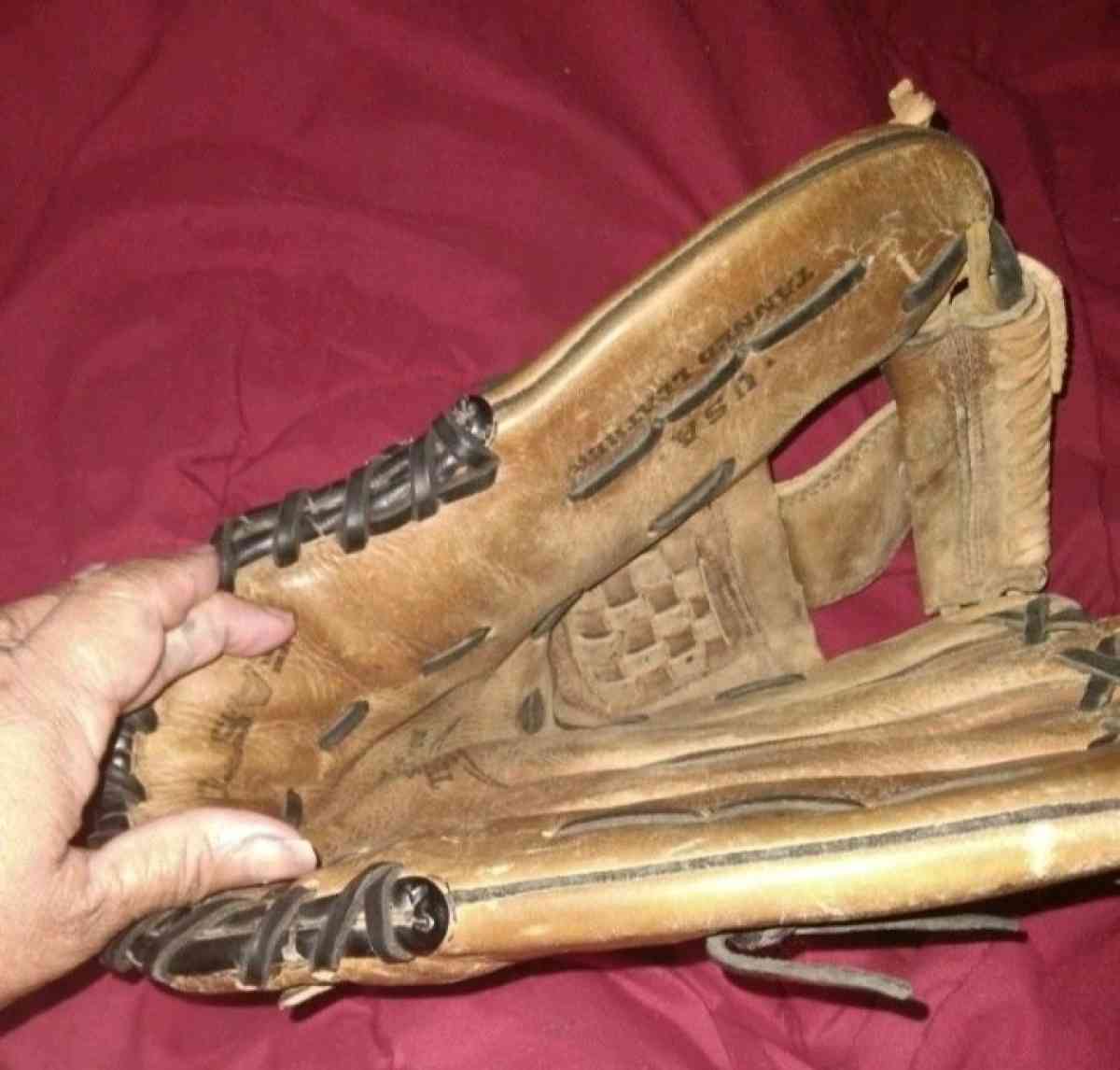 Baseball Glove - Stockton, California - FleaMarketBay