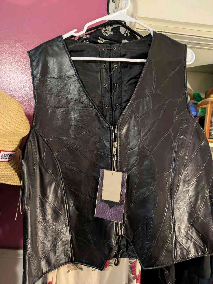 Real leather wing vest - Morrilton, Arkansas