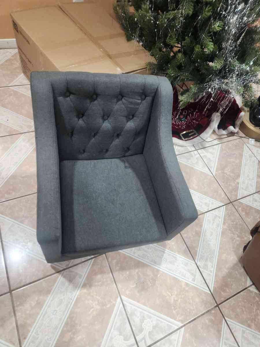 green chair - Houston, Texas - FleaMarketBay