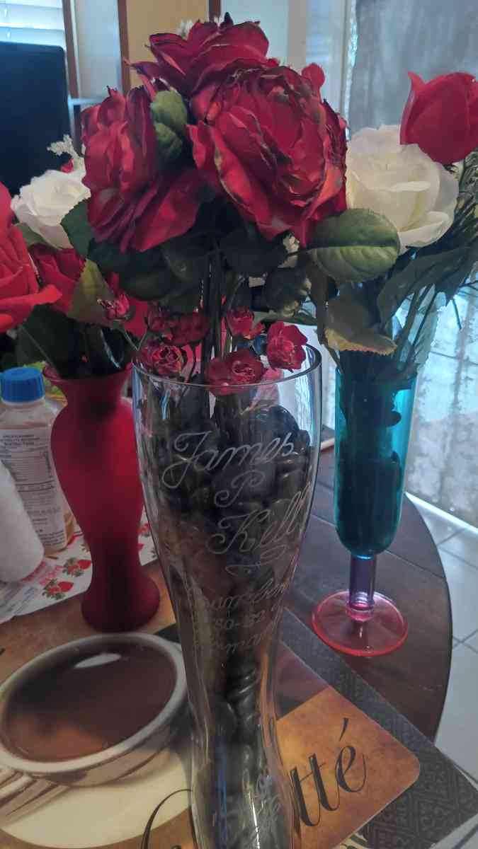 vases with flowers 4 pieces x 45 nest price - Adelanto, California - FleaMarketBay