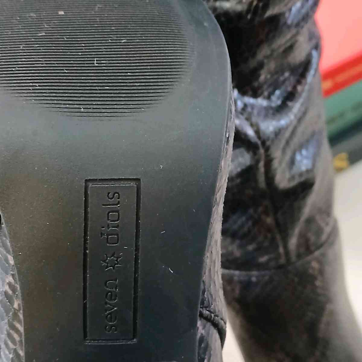 Seven Dials Knee High Boots for Women Size 8 point 5 - Indianapolis, Indiana - FleaMarketBay