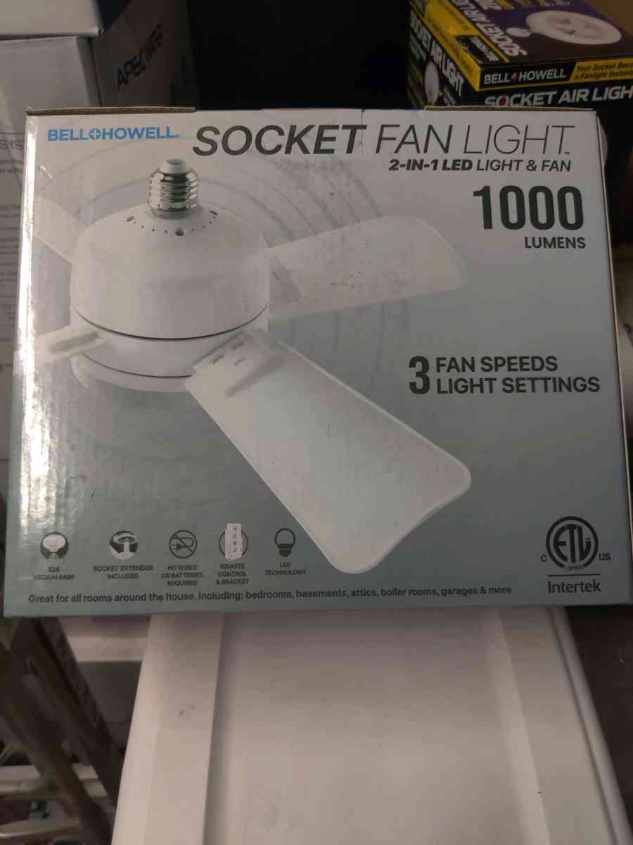 Socket ceiling fan  LED light 1000 lumens with remote - Walnut, California
