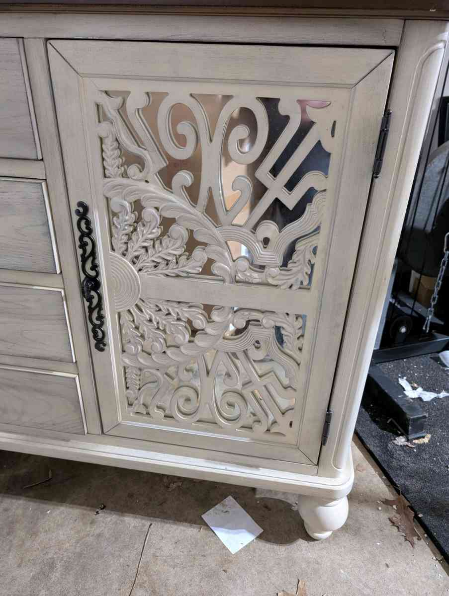 ACME Vermont Console Table - Richfield, Ohio - FleaMarketBay