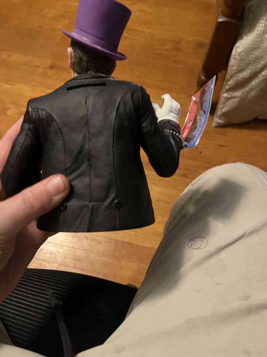 Batman collectible pigi bank penquin - Youngstown, Ohio