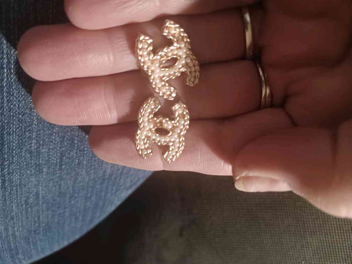 earringsthese are double c earrings super cute real unsure - El Monte, California