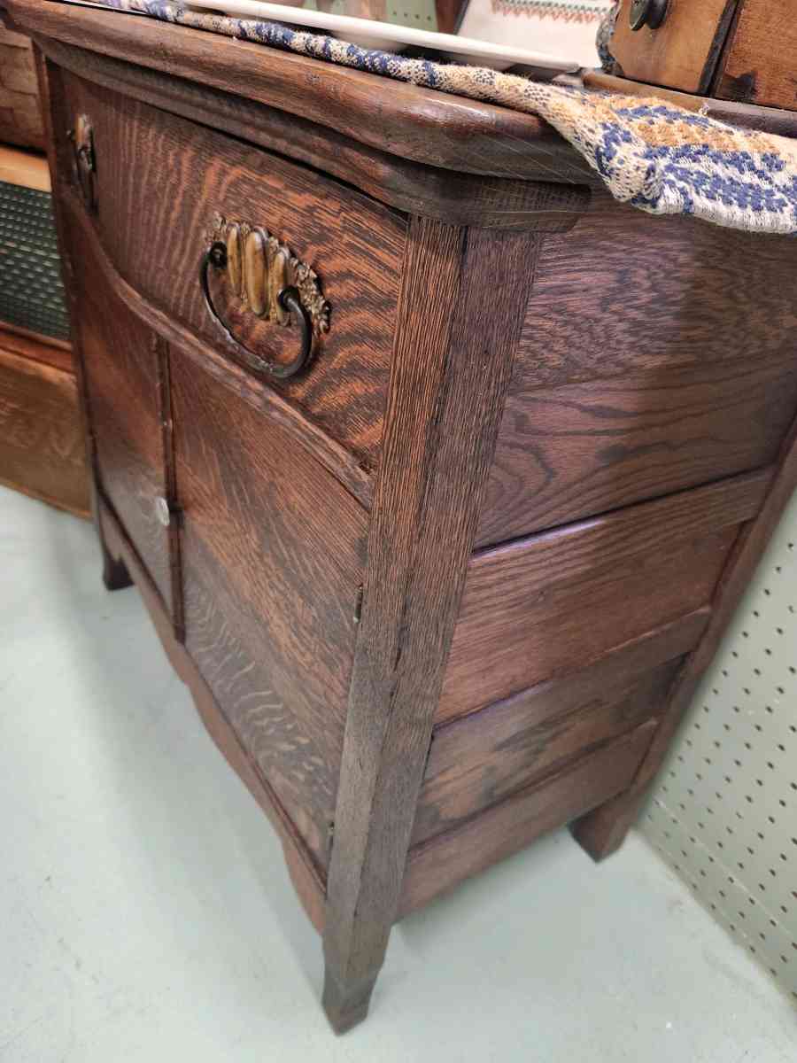 Vintage oak cabinet or washstand in bEaUtiFuL condition - Alexander, North Carolina - FleaMarketBay