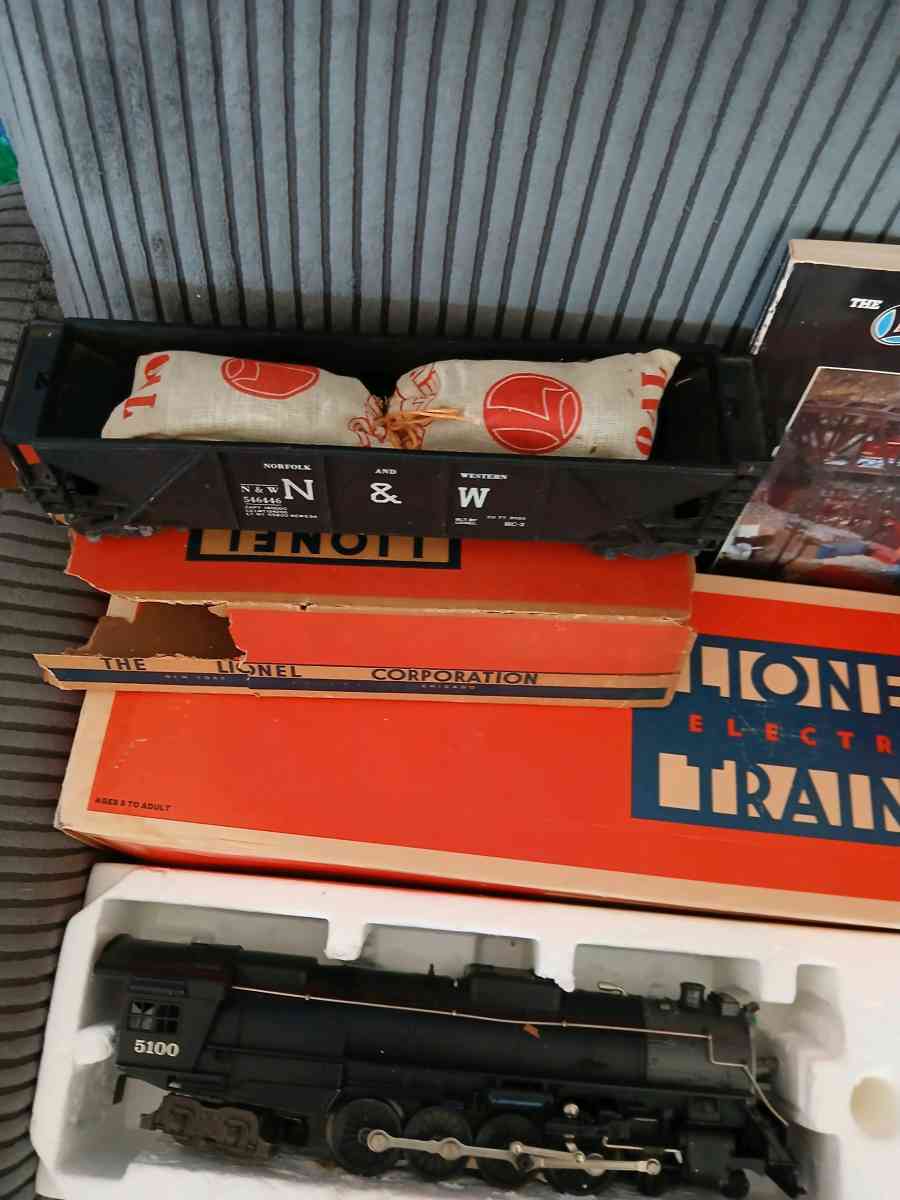 Vintage Lionel Train Set - Adelanto, California - FleaMarketBay