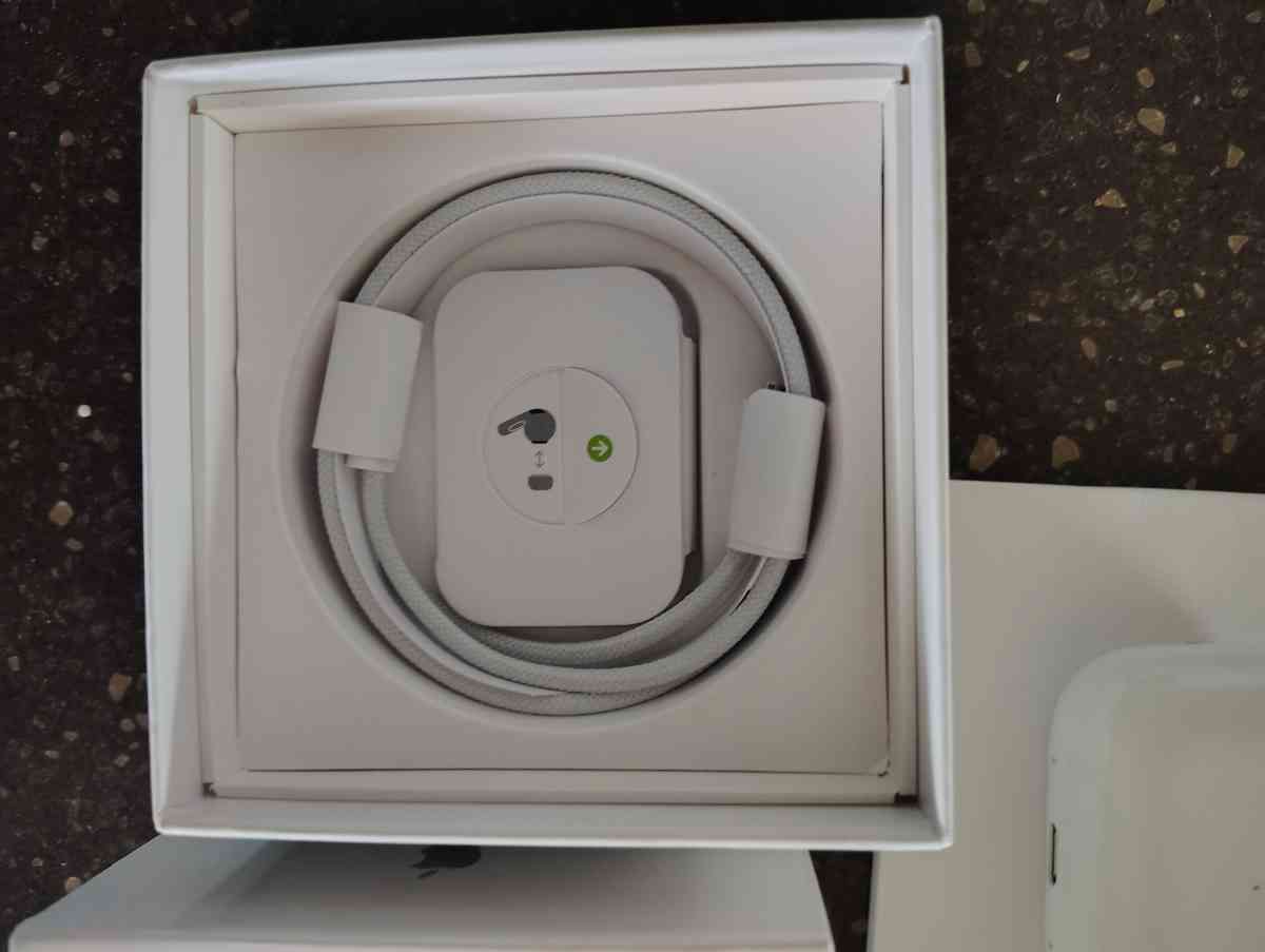 gen 2 earbuds - Lake City, Florida - FleaMarketBay