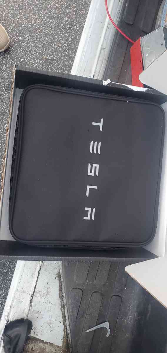 Tesla mobile charger brand new comes with Nema1450 plug - Glendale, California