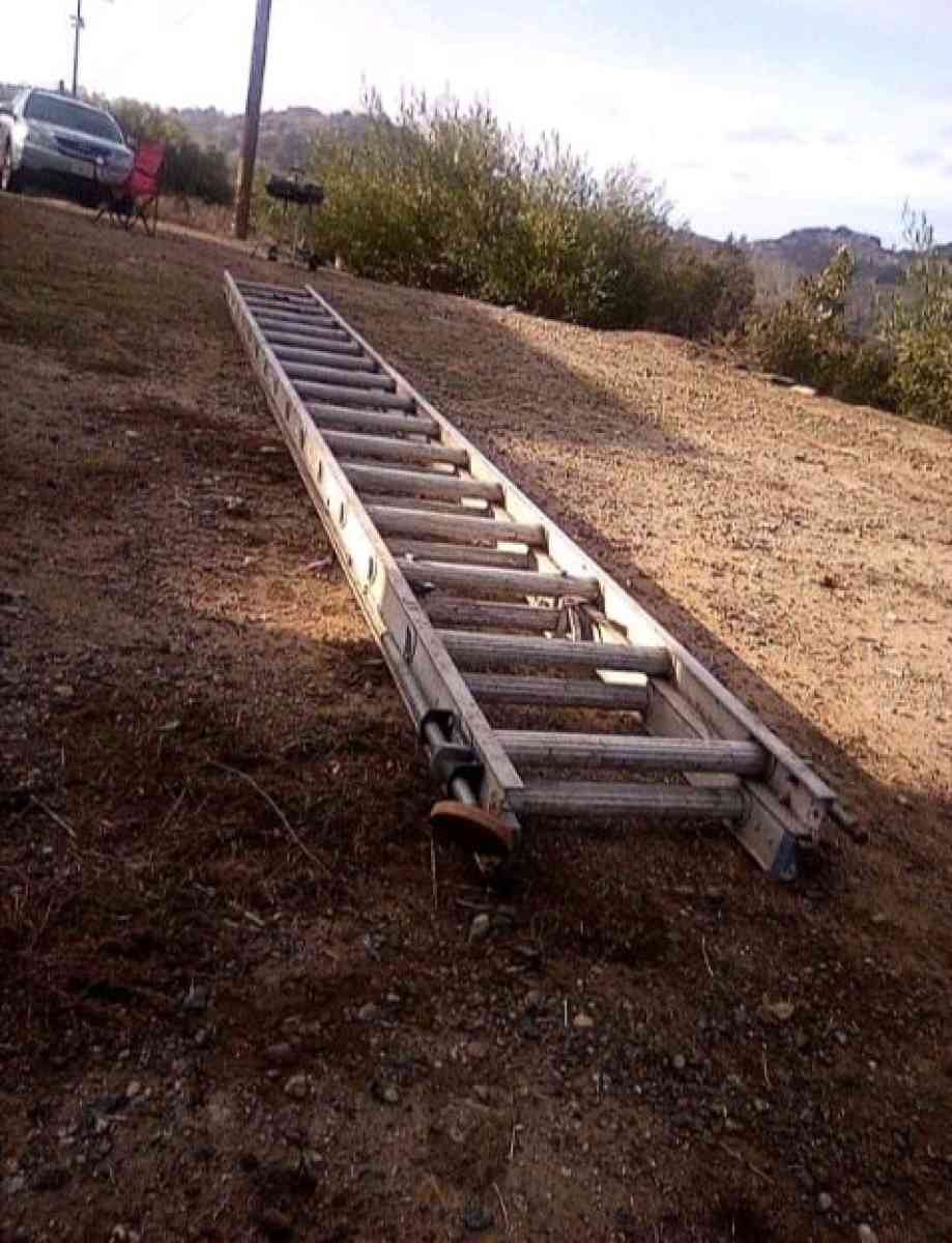 32 ft ladder - Escondido, California - FleaMarketBay