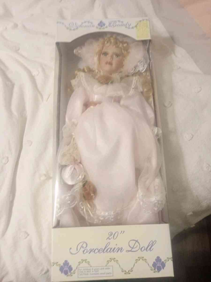 collectible dolls - Westlake, Louisiana - FleaMarketBay