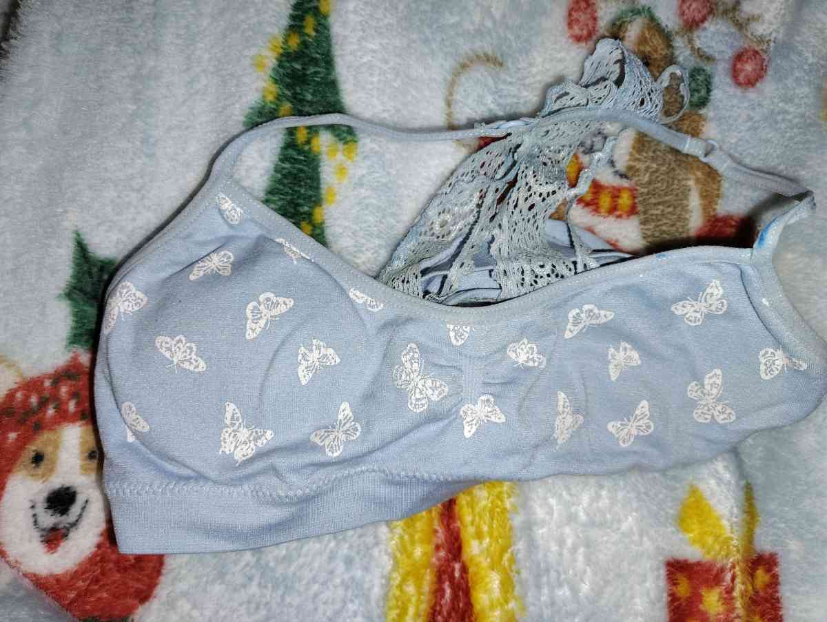 bras for girls - Brighton, Colorado - FleaMarketBay