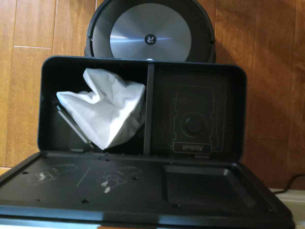 iRobot Roomba Combo j5 SelfEmptying Robot Vacuum Mop - Las Vegas, Nevada - FleaMarketBay