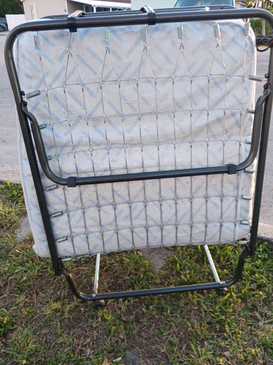 folding bed - Dade City, Florida - FleaMarketBay