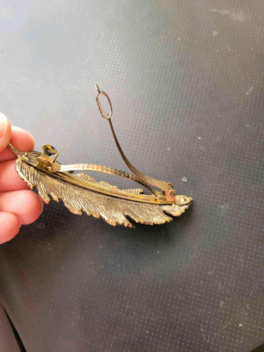 gold metal feather hair clip - Norman, Oklahoma - FleaMarketBay