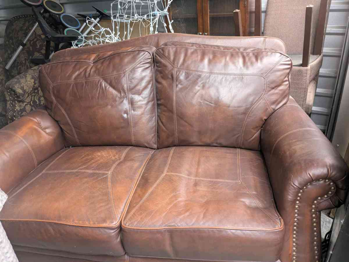 Brown Leather Loveseat - Boise, Idaho - FleaMarketBay