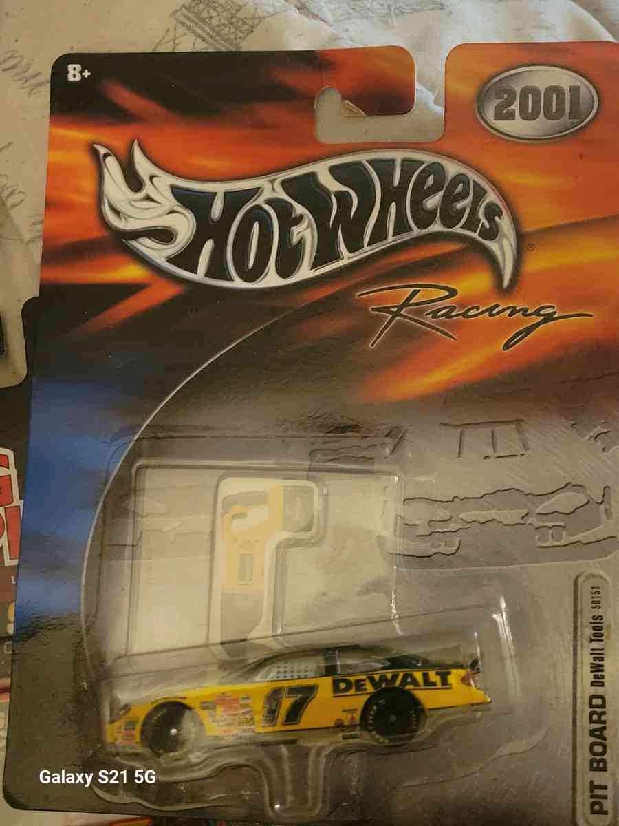 Hot Wheels Collectors Edition Raceday Winners Circle etc - Aripeka, Florida - FleaMarketBay