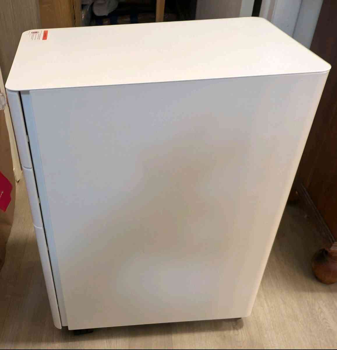 Three drawer lockable vertical filing cabinet - Richfield, Ohio - FleaMarketBay