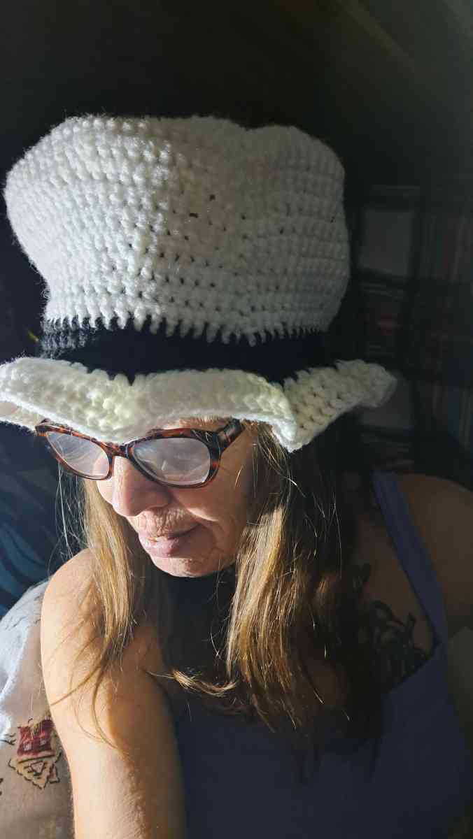 crotchet Top hat - Eureka Springs, Arkansas