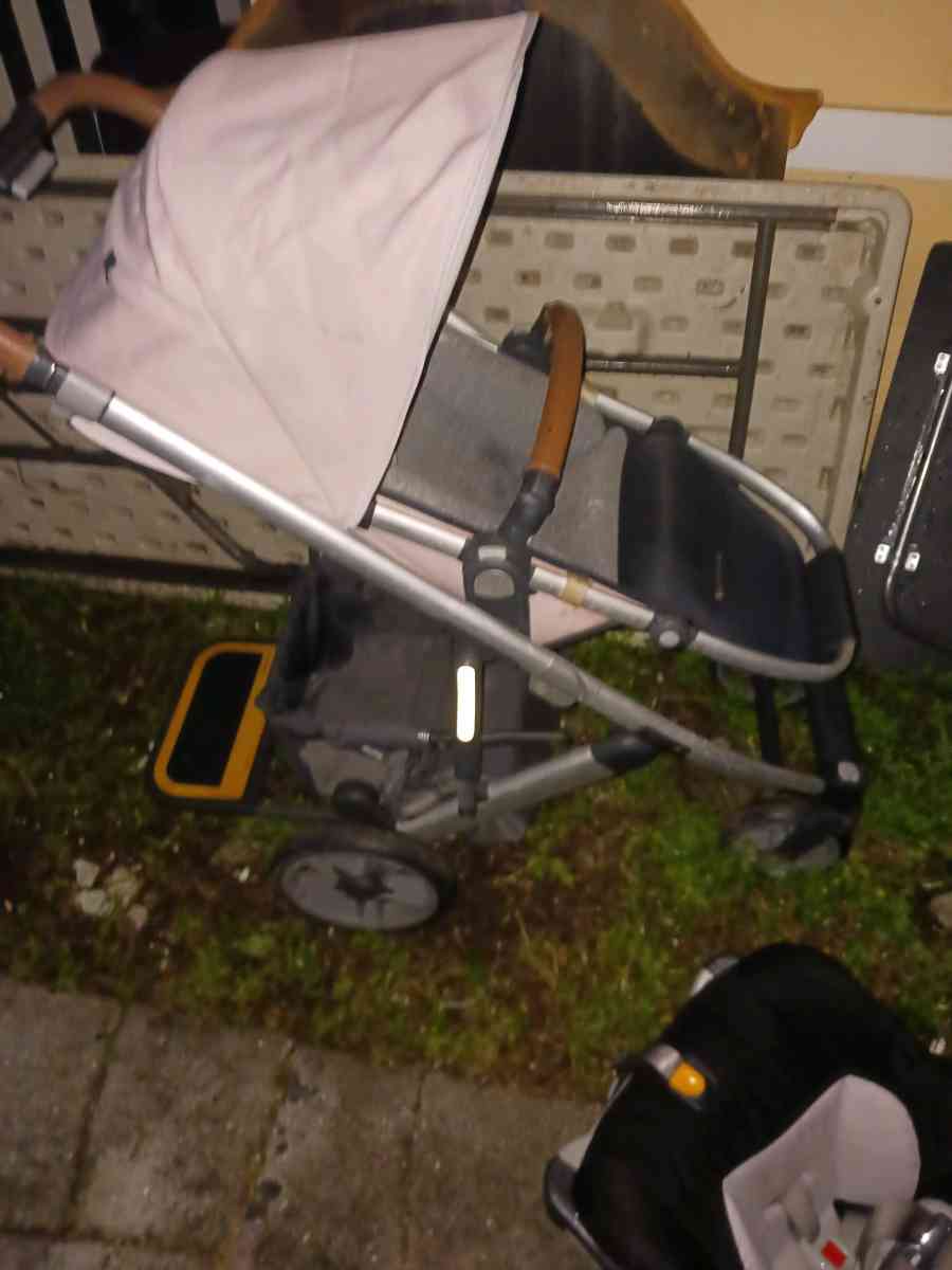 UPPAbaby Vista V2 stroller - Dade City, Florida - FleaMarketBay