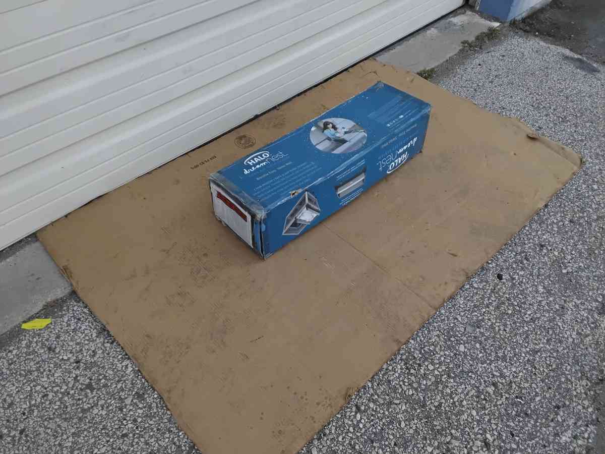 Nice Babys Halo Dream Nest Open Air Sleep System Brand New - Williamstown, New Jersey - FleaMarketBay