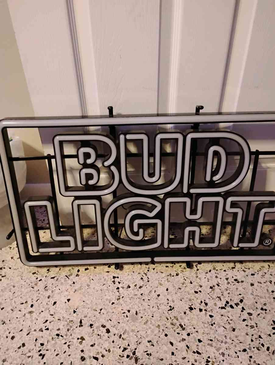 VINTAGE NEON BEER SIGNS - Spring Hill, Florida - FleaMarketBay