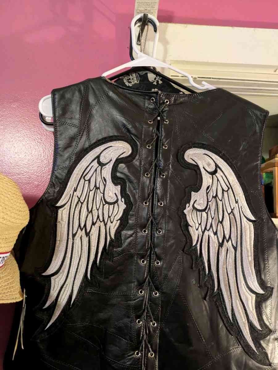 Real leather wing vest - Morrilton, Arkansas - FleaMarketBay