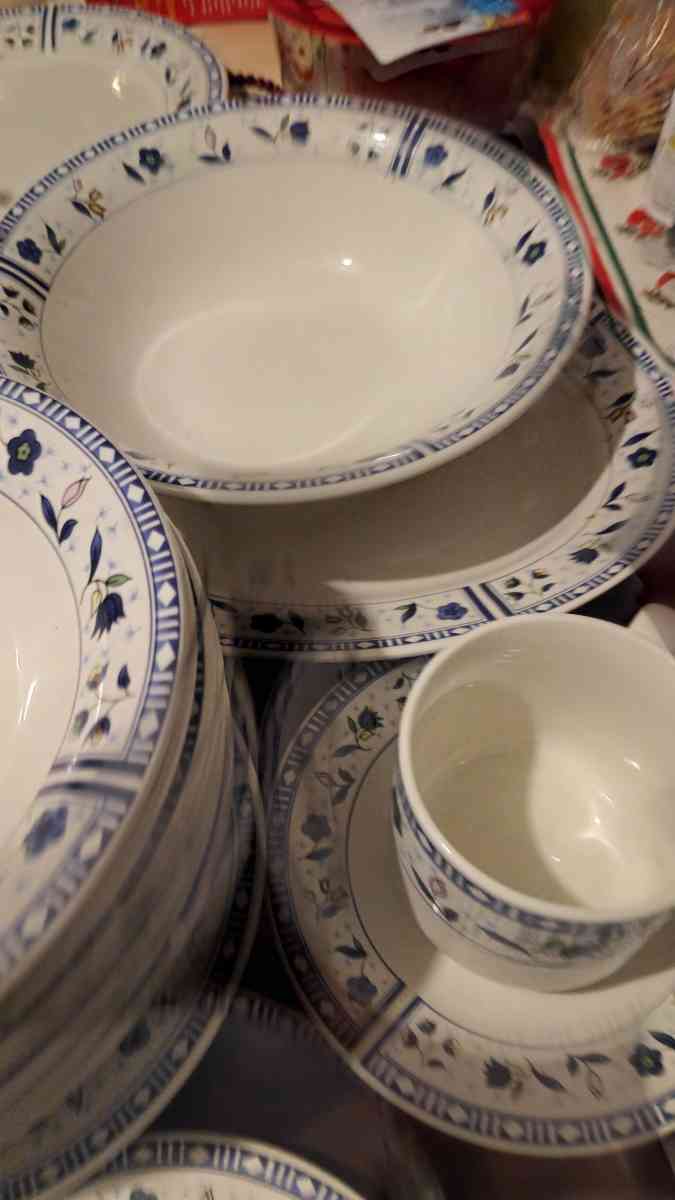 vajilla 29piesasx65 - Adelanto, California - FleaMarketBay