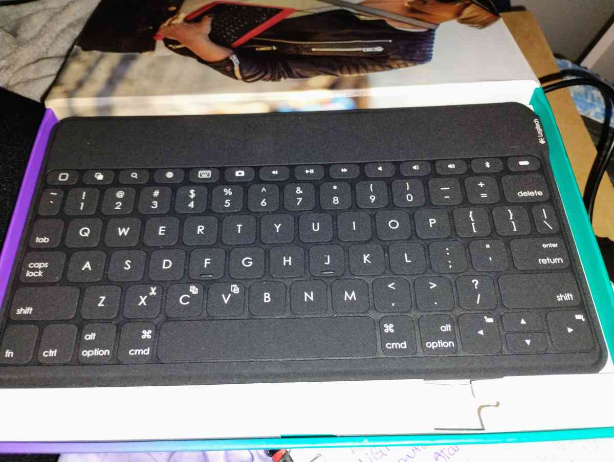 Logitech KeystoGo 92000698 Ultra Portable Bluetooth keyboard - Kirkwood, Delaware - FleaMarketBay