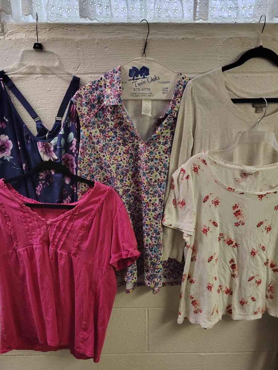 female xl tops - Toledo, Ohio - FleaMarketBay