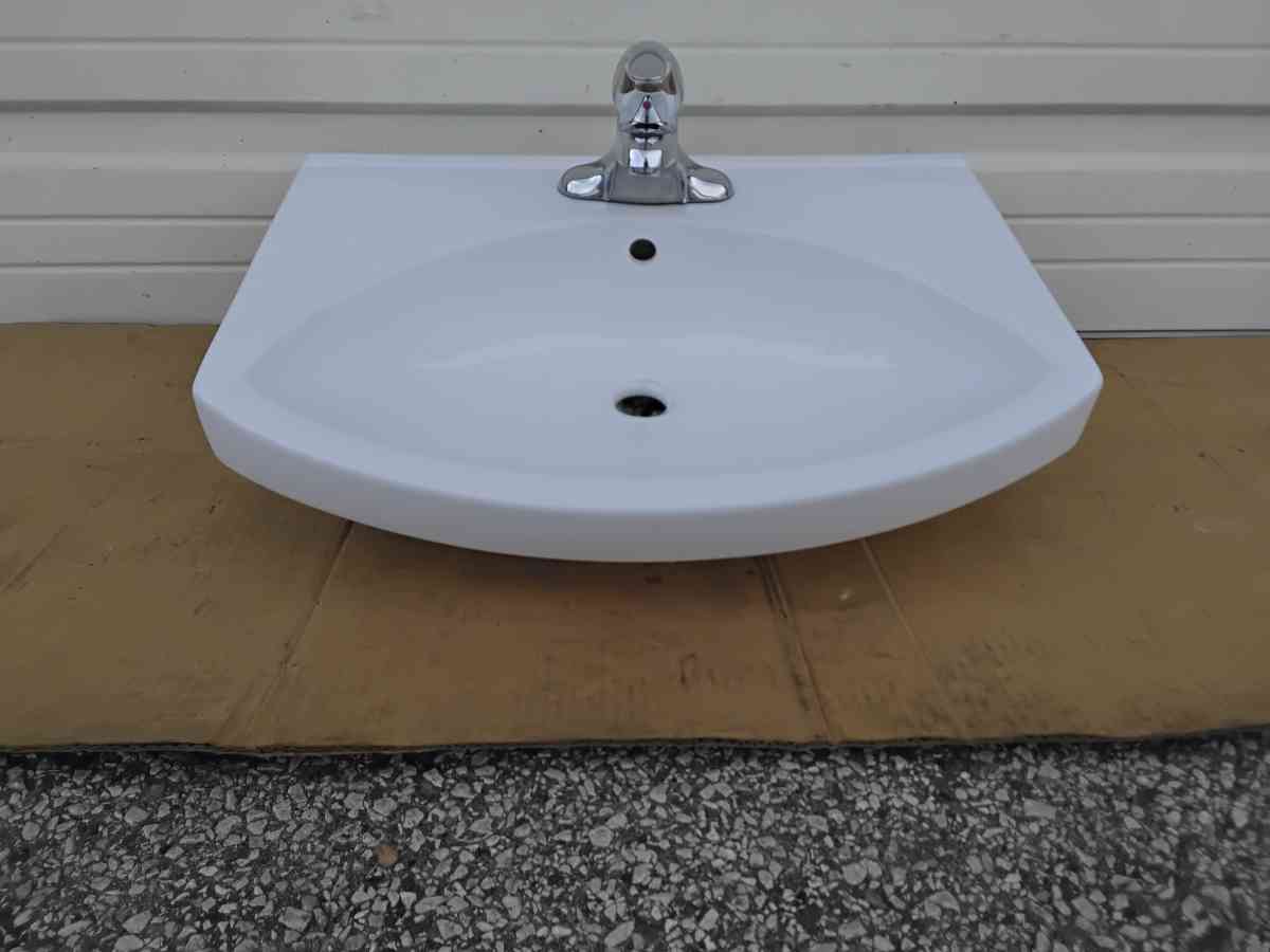 White Bathroom Wall Mount Vanity Sink Plus Faucet Like New - Williamstown, New Jersey - FleaMarketBay