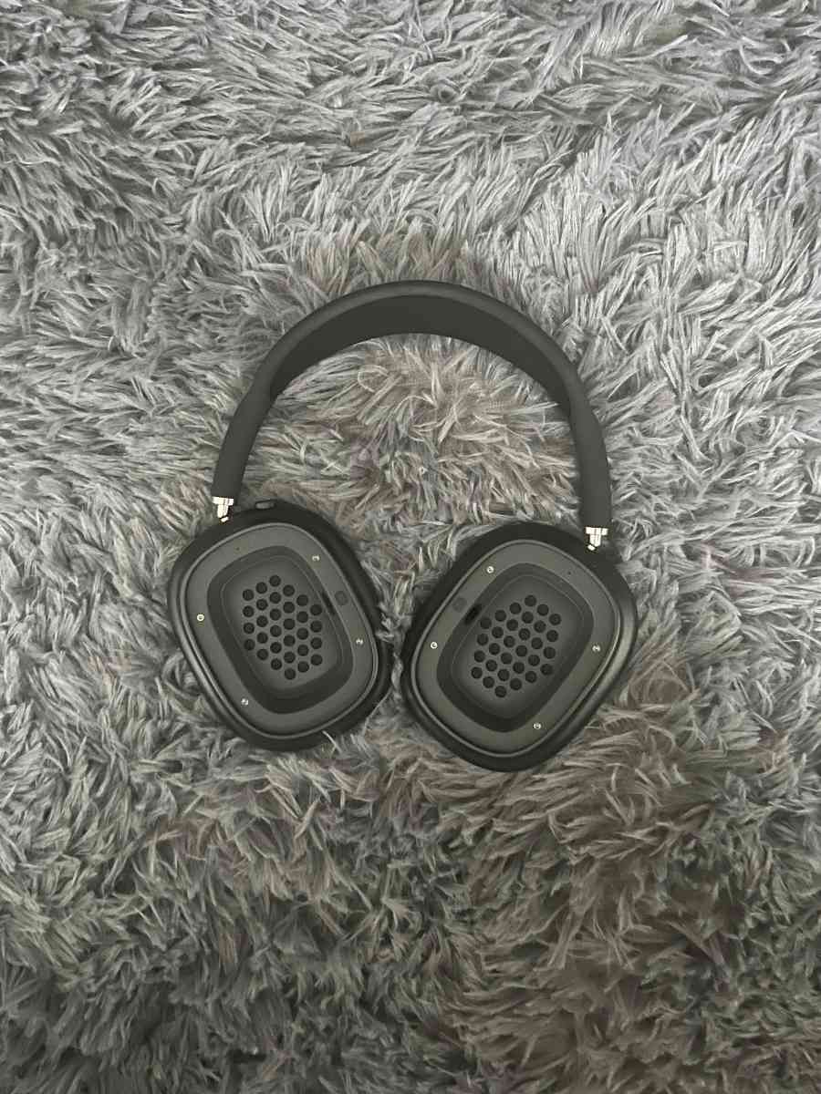 midnight AirPods Max - Abilene, Texas - FleaMarketBay