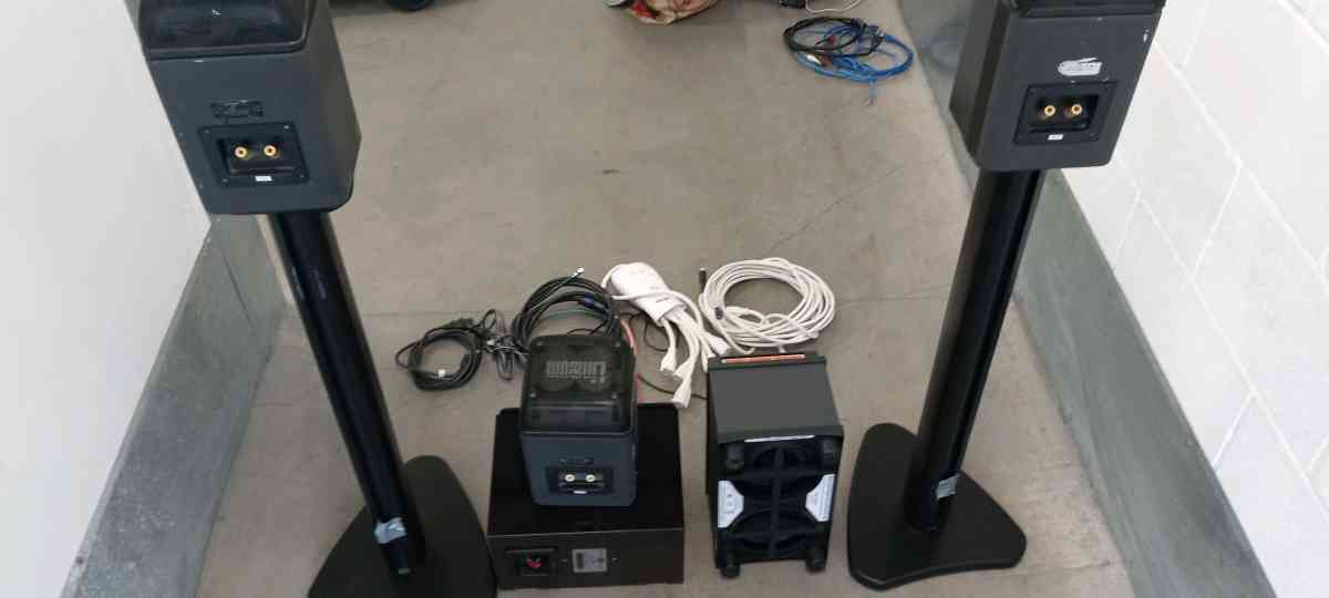 the speaker  and the subwoofer - Atherton, California - FleaMarketBay