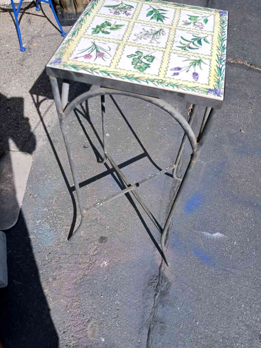 patio plant stand - Placentia, California - FleaMarketBay