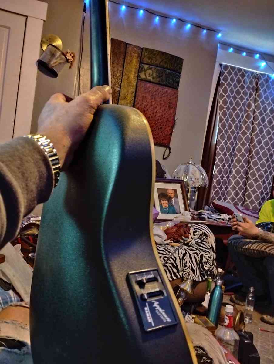 acoustic guitar - Hamilton, Ohio - FleaMarketBay