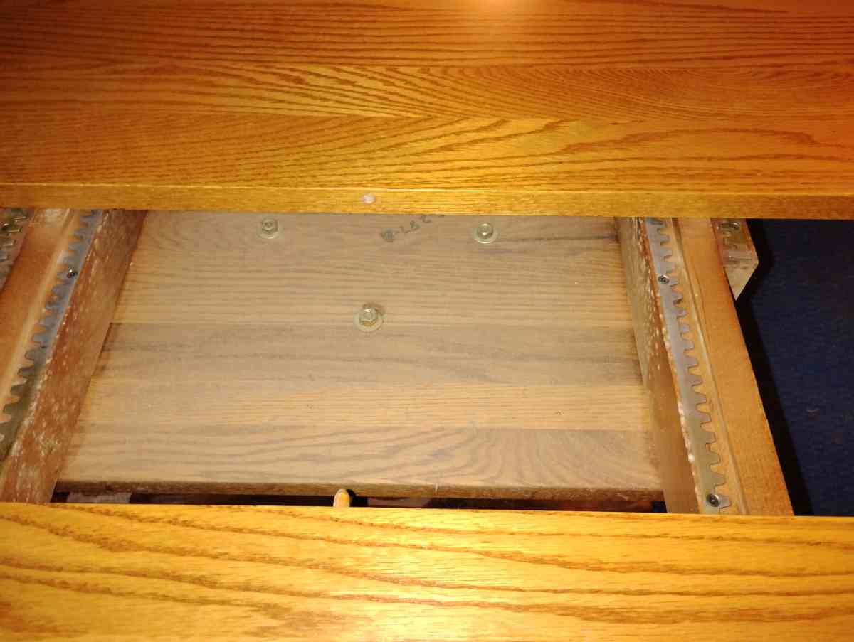 Amish table with 4 chairs - Brook Park, Minnesota - FleaMarketBay