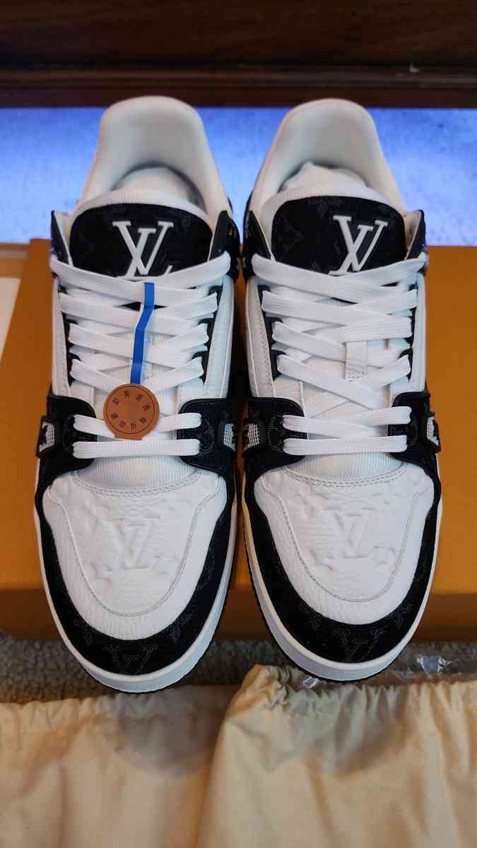 Black and White Louis Vuitton Trainers size 11 men - Gainesville, Virginia - FleaMarketBay