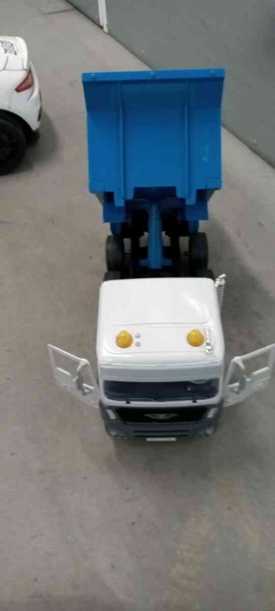 the monster truckings - Atherton, California - FleaMarketBay