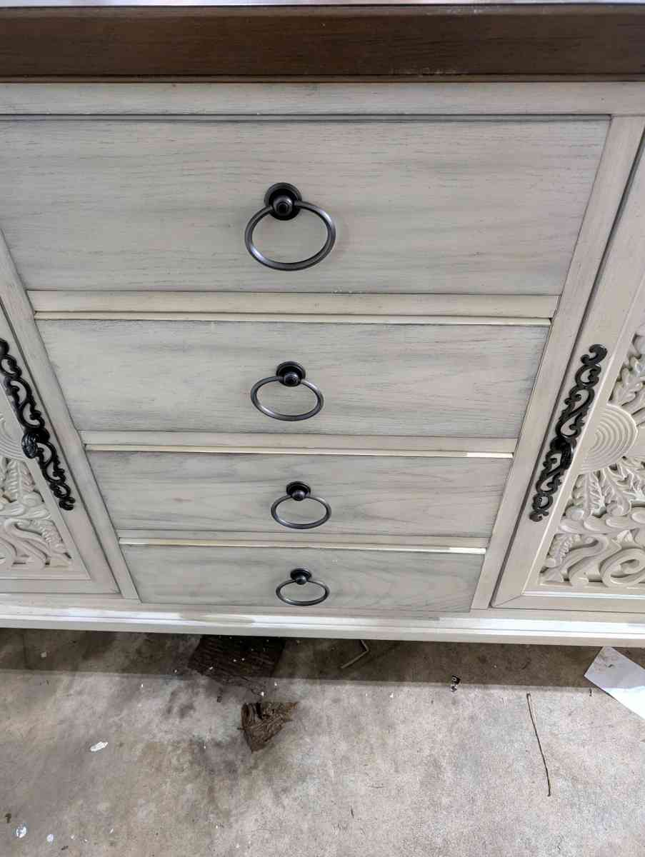 ACME Vermont Console Table - Richfield, Ohio - FleaMarketBay