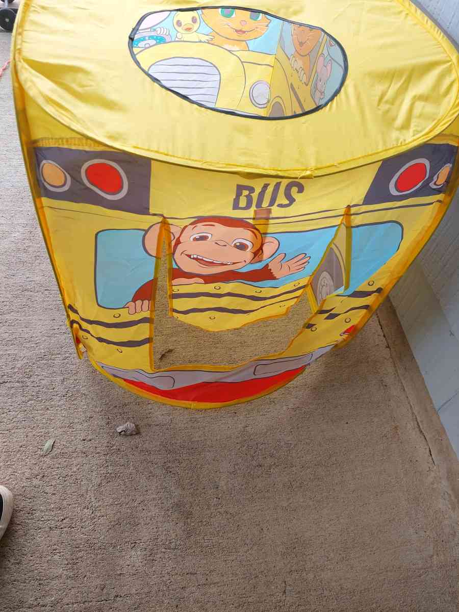 school bus pop up tent - Austin, Texas - FleaMarketBay