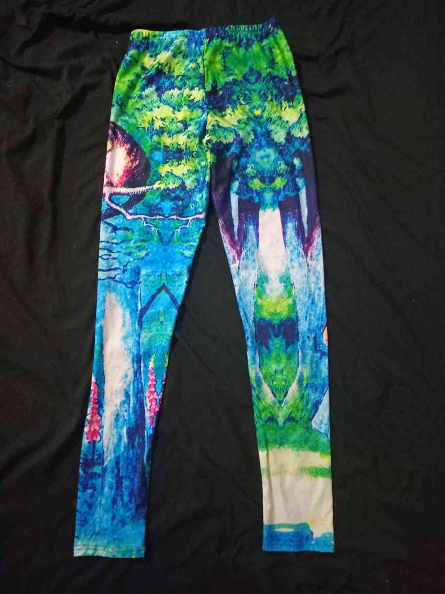Alice in wonderland leggings - Las Vegas, Nevada - FleaMarketBay