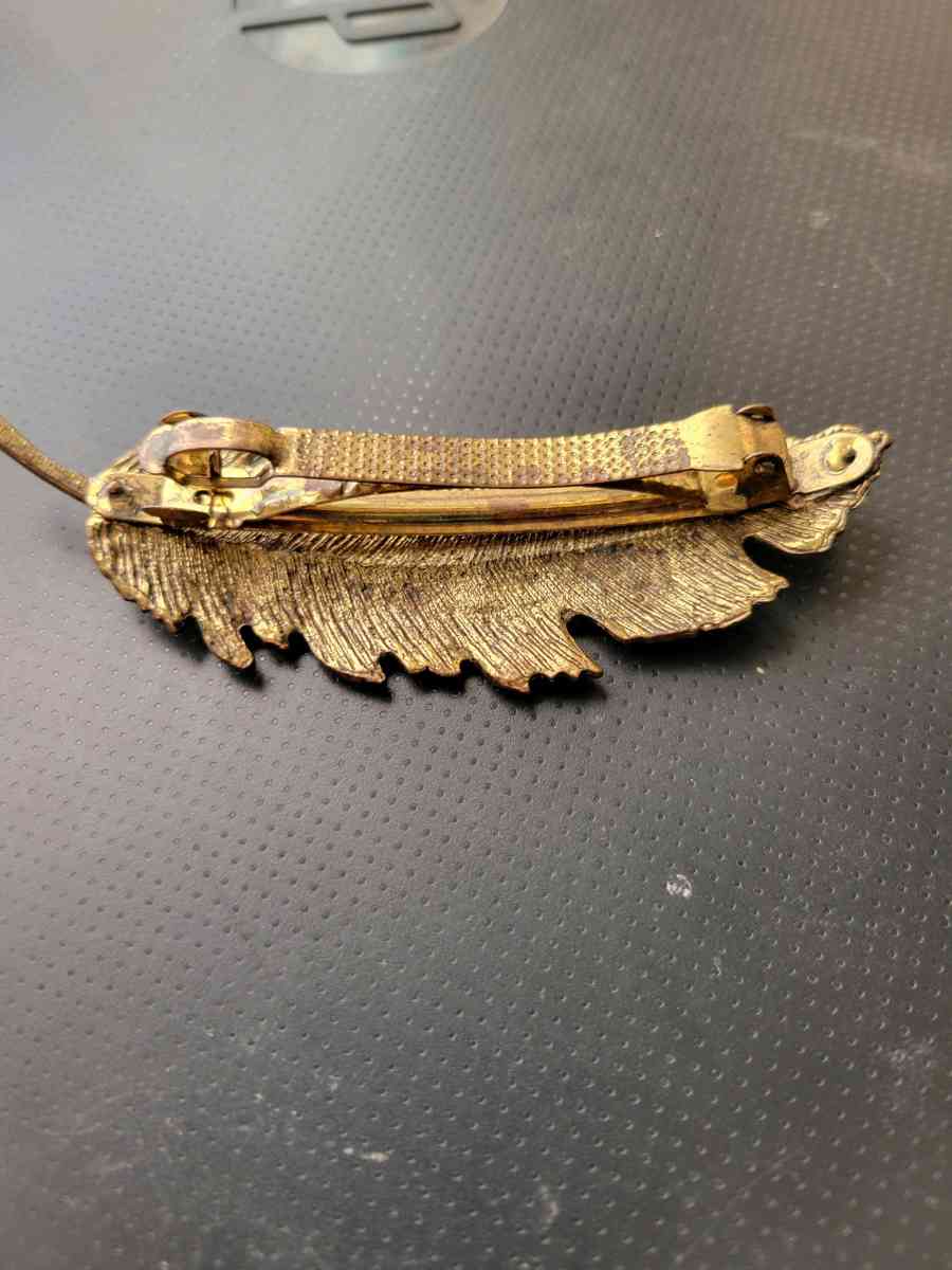 gold metal feather hair clip - Norman, Oklahoma - FleaMarketBay