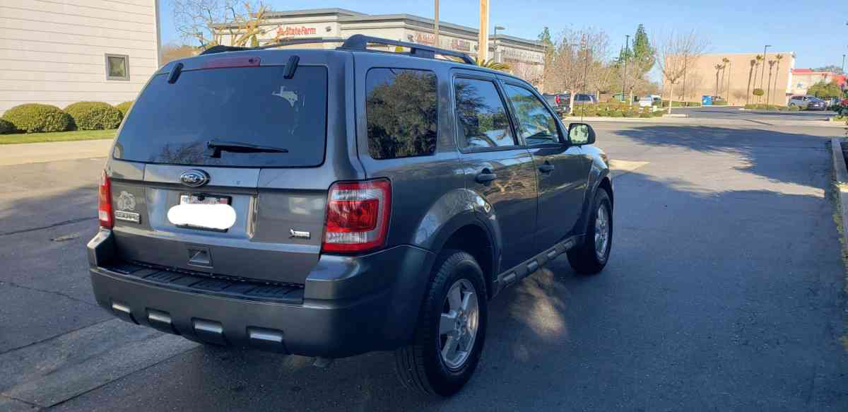 ford escape - Riverbank, California - FleaMarketBay