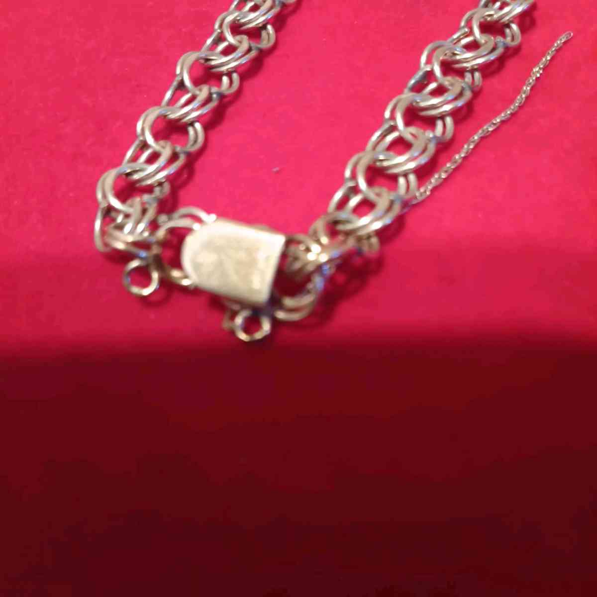 7 gold bracelet - Abilene, Texas - FleaMarketBay